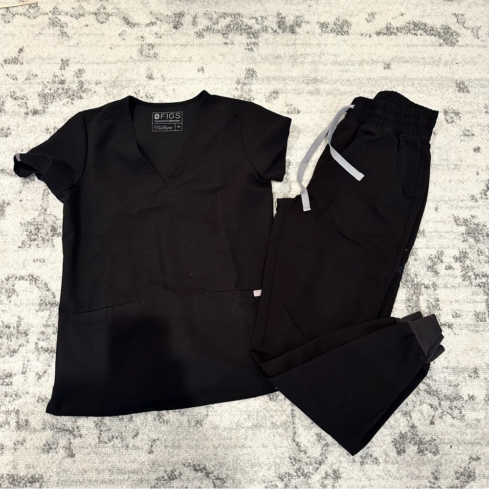Black FIGS Joggers Scrub Set